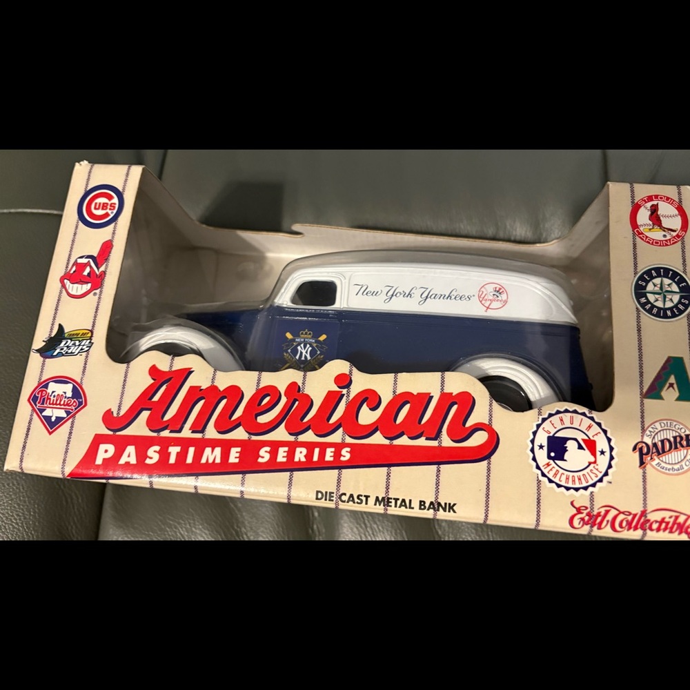 New York Yankees Die cast bank